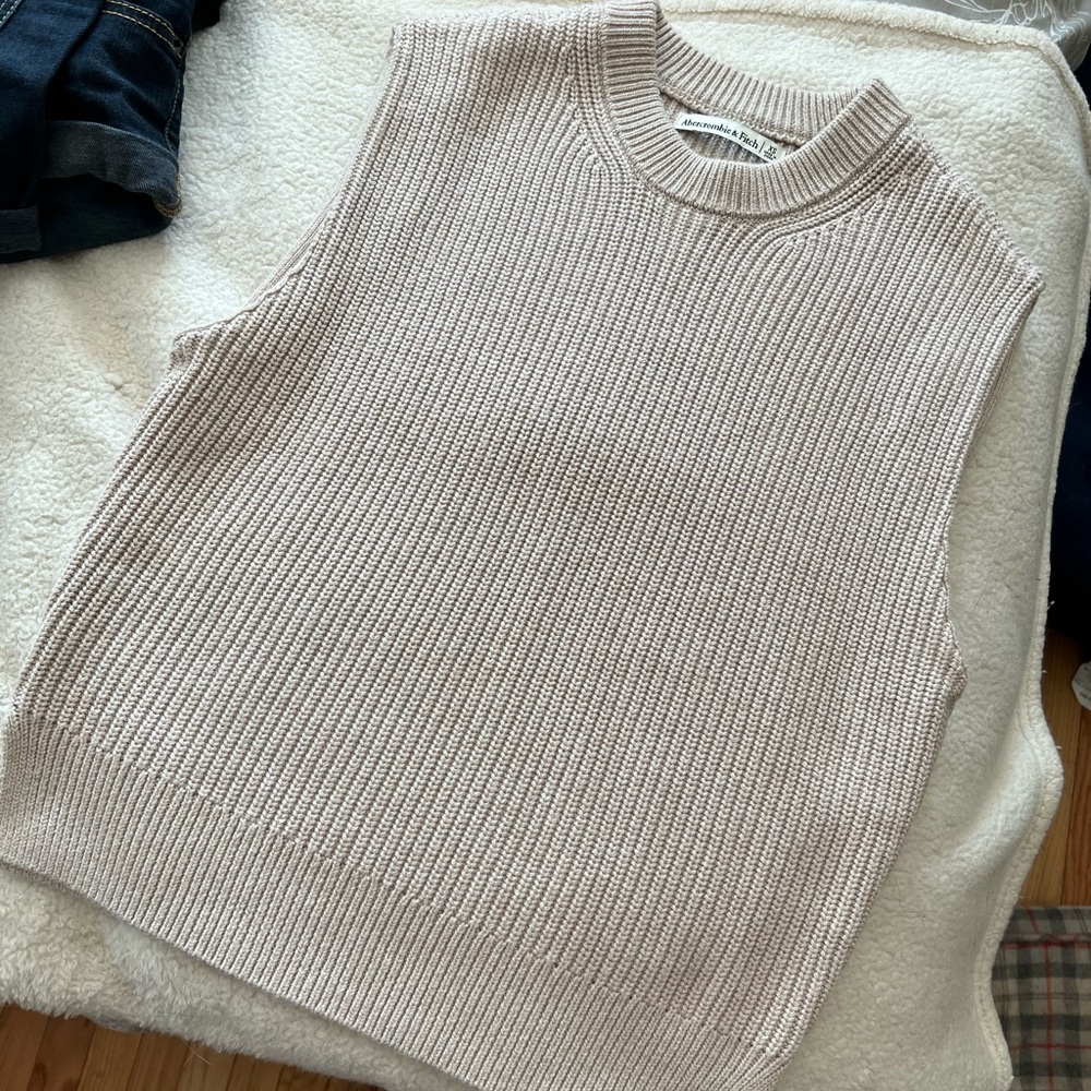 Abercrombie Cropped Crewneck Sweater Vest